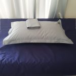 Pachet Best Cotton Deco UNI - Ranforce color, cearceaf de pat + 2 fete de perna, 100% bumbac, bleumarin si gri