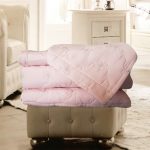 Cuvertura cu fete de perna, matlasate prin brodare Royal Home Yonica - 250x260 cm, pudra