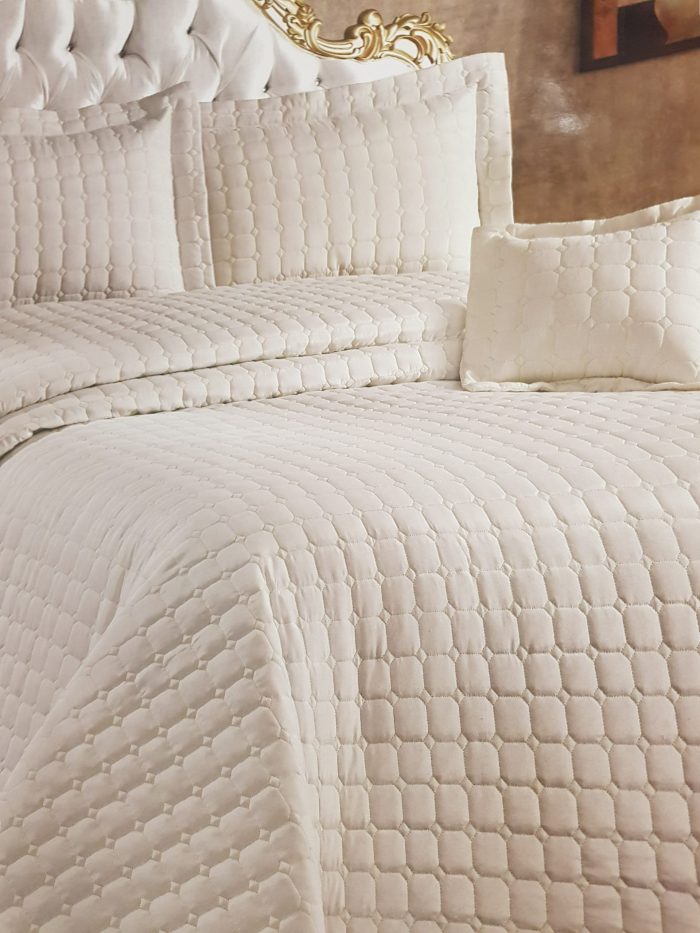 Cuvertura cu fete de perna, matlasate prin brodare Royal Home Flamingo - 250x260 cm, ivoire - imagine 2