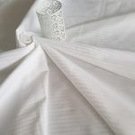 Fata de masa Best Cotton Hotel - 150x240 cm, Damasc Saten, 100% bumbac, alb, dungi cu latime 0.5 cm