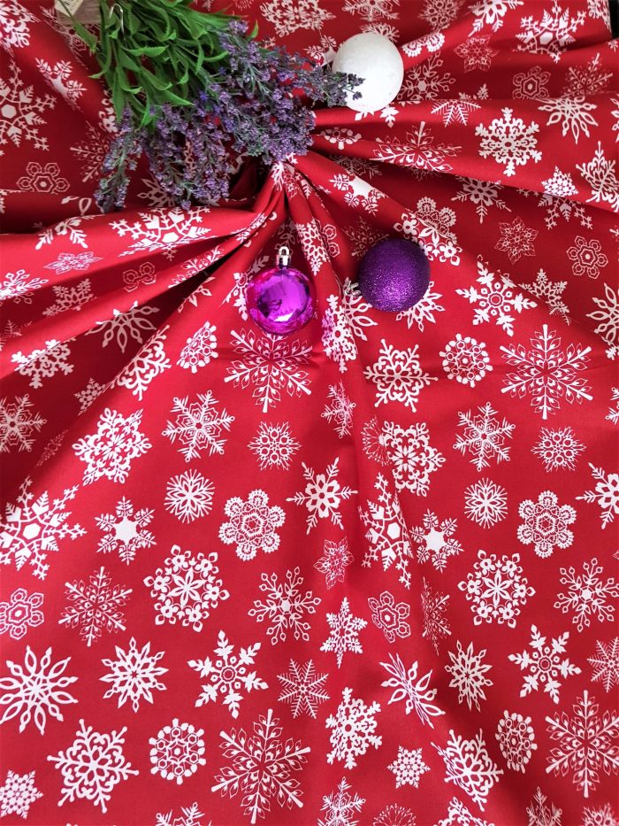 Fata de masa Best Cotton Winter 09 - 180x180 cm, 100% bumbac , rosie cu motive de Craciun - imagine 2