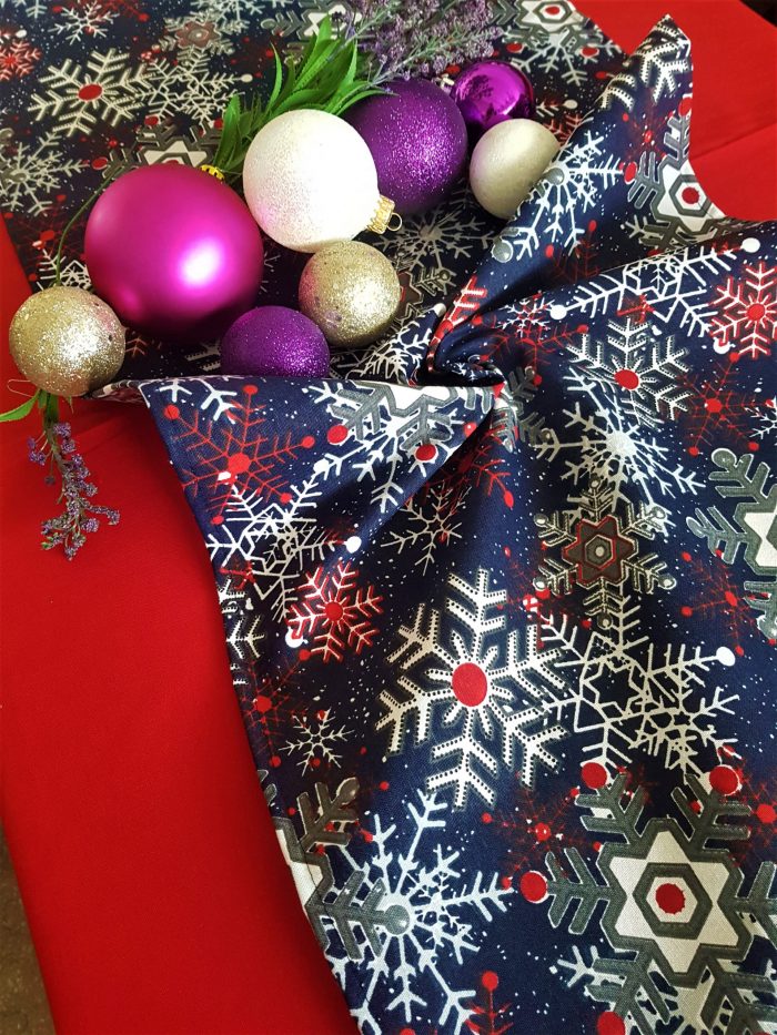 Fata de masa rosie cu napron albastru Best Cotton Winter 12 - creton, 180x220 cm + 45x180 cm, 100% bumbac - imagine 2