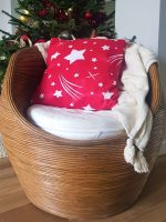 Fata de perna decor Best Cotton Stars - 50x50 cm, 100% bumbac , rosie cu motive de Craciun - imagine 3