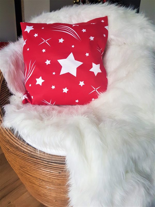 engros-fata de perna decor creton bumbac rosu cu stele decor craciun5 scaled 1