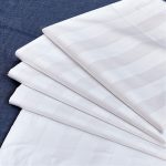 Pachet 50 bucati servete de masa Best Cotton Hotel  35x35 cm, 100% bumbac, Damasc cu latime dungi 2.5 cm, alb