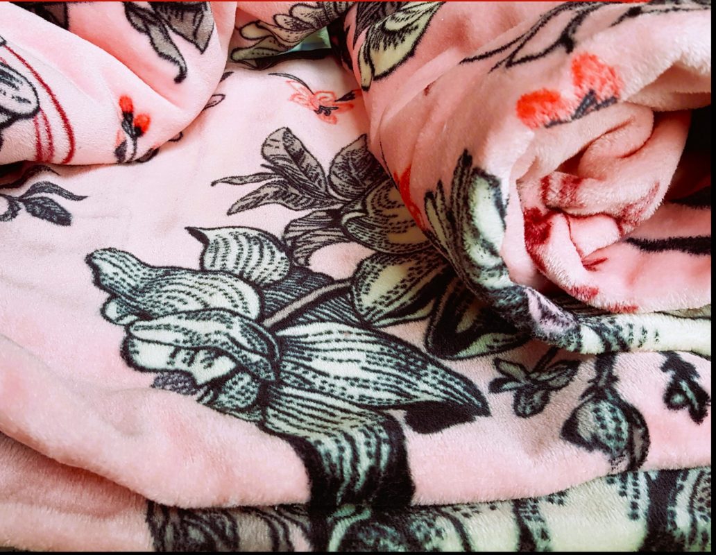 engros-patura astoria home pat dublu 220x240 lacasa microfibra model floral foarte pufoasa roz alb negru rosu4 scaled 1