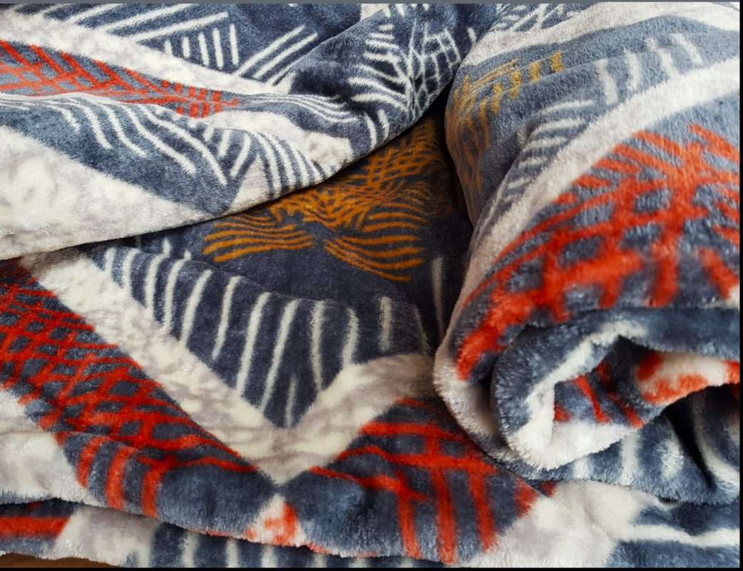 engros-patura astoria home pat dublu 220x240 lacasa microfibra model geometric foarte pufoasa bleumarin alb maro negru rosu5 scaled 1