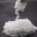 Plapuma alba matlasata DeLux - 200x230 cm, bumbac cu umplutura din puf de rata - imagine 3