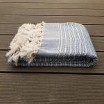 Cuvertura Old Fashion pentru pat dublu, dimensiunea 200x220 cm, 100% bumbac, cu ciucuri - 02 - imagine 3