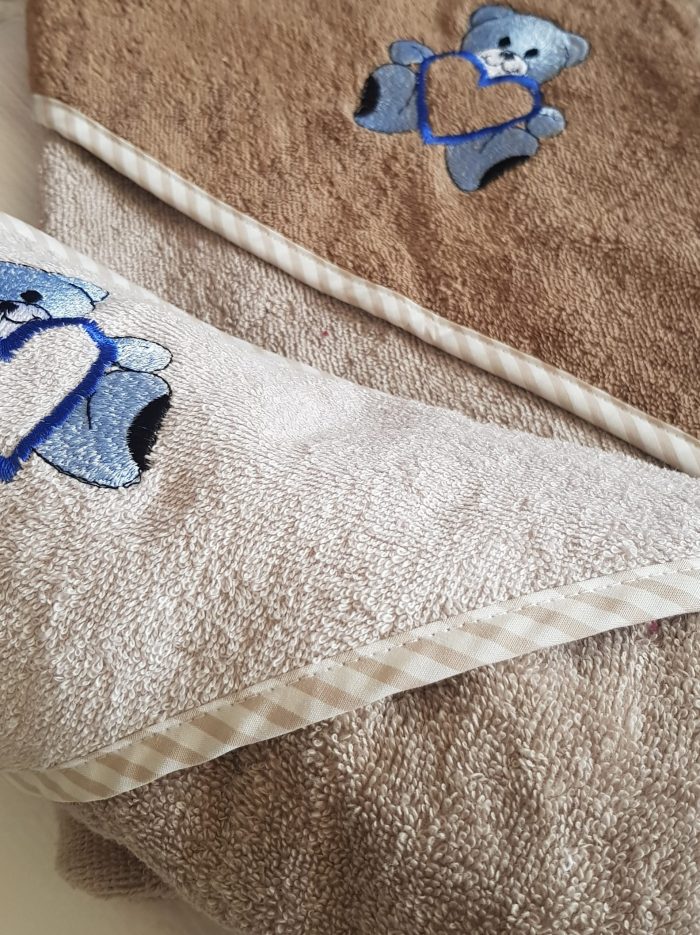 Prosop baie pentru bebelus, 70x70 cm, 100% bumbac, decor brodat pe gluga 26 - imagine 3