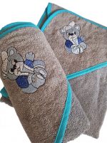 Prosop baie pentru bebelus, 70x70 cm, 100% bumbac, decor brodat pe gluga 25