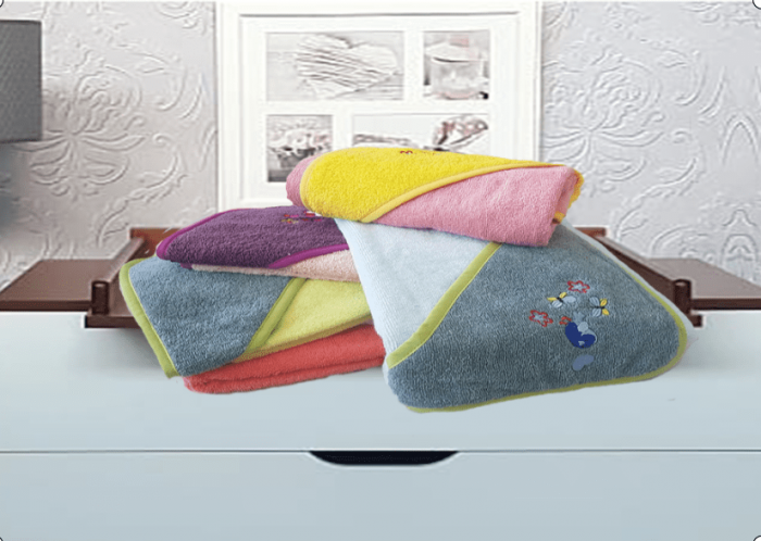 Prosop baie pentru bebelus, 70x70 cm, 100% bumbac, decor brodat pe gluga 23 - imagine 4