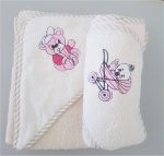 Prosop baie pentru bebelus, 70x70 cm, 100% bumbac, decor brodat pe gluga 32 - imagine 3