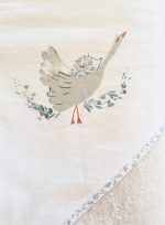 Prosop baie pentru bebelus, 80x80 cm, 100% bumbac, decor lebada - imagine 3