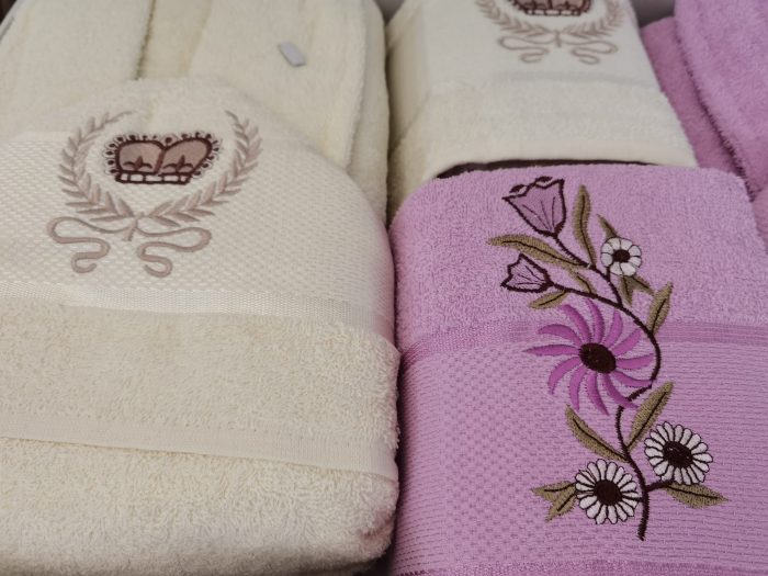 Set baie Best Cotton DeLuxe - halate si prosoape cu broderie, 100% bumbac, ivoire si lila - imagine 3