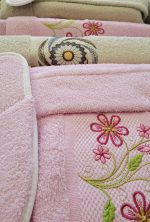 Set baie Best Cotton DeLuxe - halate si prosoape cu broderie, 100% bumbac, bej si roz - imagine 4