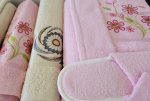Set baie Best Cotton DeLuxe - halate si prosoape cu broderie, 100% bumbac, bej si roz - imagine 2