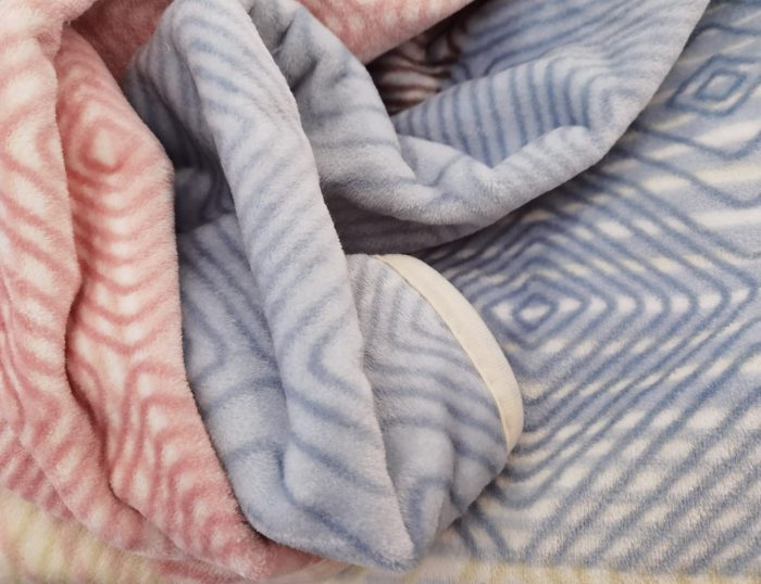 Patura pufoasa , calduroasa pentru iarna 200x240cm Home Colection 01 - imagine 3