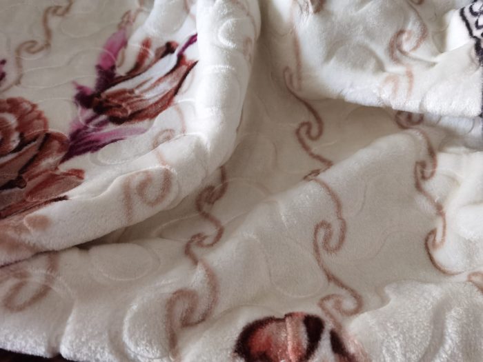 Patura pufoasa , calduroasa Embosata pentru iarna 200x240cm Home Colection 07 - imagine 2