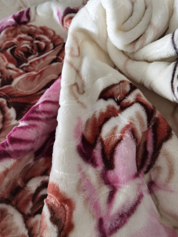 Patura pufoasa , calduroasa Embosata pentru iarna 200x240cm Home Colection 07 - imagine 4