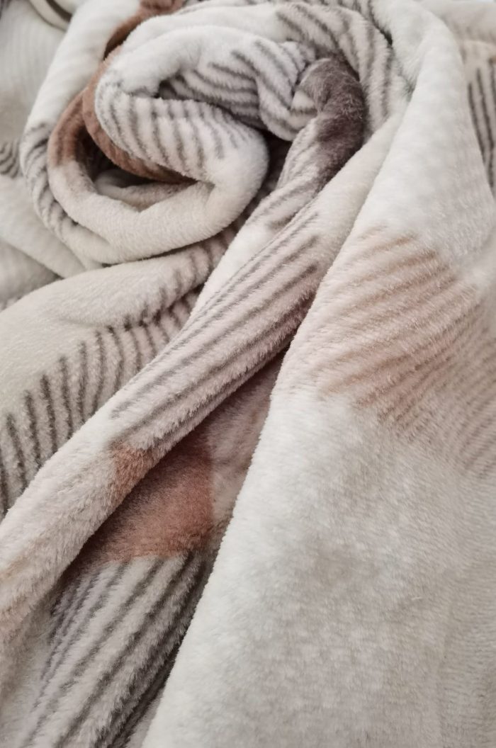 Patura pufoasa , calduroasa pentru iarna 200x240cm Home Colection 02 - imagine 4