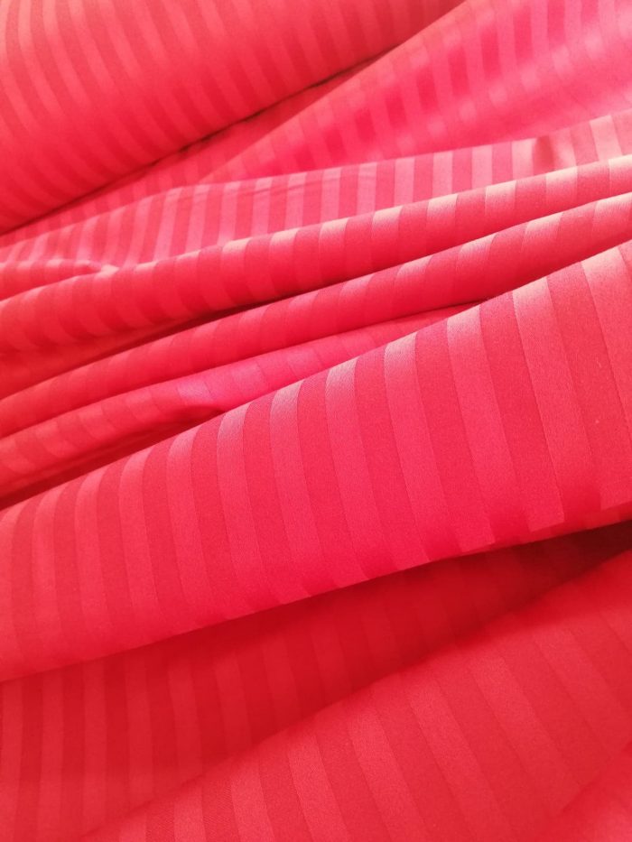 Cearceaf de pat 220x240 cm, damasc saten color dungi inguste 1 cm, 100% bumbac, rosu - imagine 2