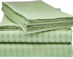 Cearceaf pat cu elastic 180x200+25 cm, damasc saten color dungi inguste 1 cm, 100% bumbac, menta