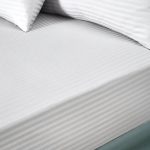 Husa pat cu elastic 120x200+20 cm, 100% bumbac, damasc cu latime dungi de 2 cm, alb - imagine 2