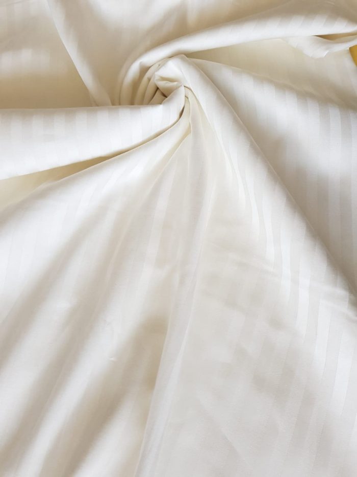 Cearceaf pat 180x240 cm, damasc saten color dungi inguste 1 cm, 100% bumbac, vanilla - imagine 2