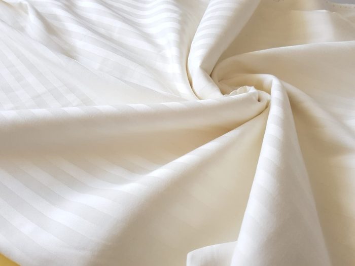 Cearceaf pat cu elastic 160x200+20 cm, damasc saten color dungi inguste 1cm, 100% bumbac, vanilla - imagine 2