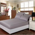 Cearceaf pat cu elastic 180x200 +25 cm, damasc saten color dungi inguste 1 cm, 100% bumbac, gri