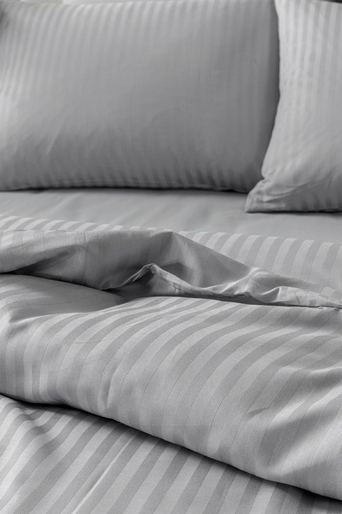 Cearceaf de pat 150x240 cm, damasc saten color dungi inguste 1 cm, 100% bumbac, gri - imagine 4