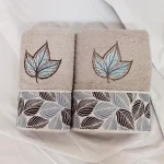 Set  Luxury Special Gift - 2 prosoape baie 50x90 cm + 70x140 cm, bumbac 100% , brodate, gri cu frunza azur - imagine 4