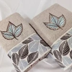 Set  Luxury Special Gift - 2 prosoape baie 50x90 cm + 70x140 cm, bumbac 100% , brodate, gri cu frunza azur - imagine 2