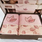 Set  Luxury Special Gift - 2 prosoape baie 50x90 cm + 70x140 cm, bumbac 100% , brodate, roz pudra cu frunza rose
