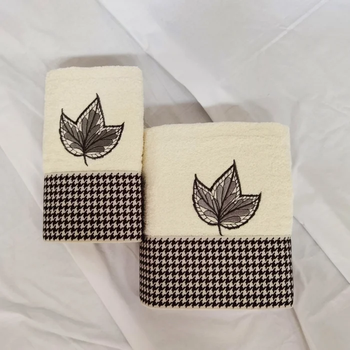 Set  Luxury Special Gift - 2 prosoape baie 50x90 cm + 70x140 cm, bumbac 100% , brodate, ivoire cu frunza gri antracit - imagine 3