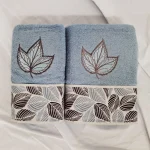 Set  Luxury Special Gift - 2 prosoape baie 50x90 cm + 70x140 cm, bumbac 100% , brodate, azur cu frunze gri - imagine 2