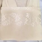 Set pentru 1 persoana - Royal Home Collection - halat si prosoape baie – ivoire cu decor floral - imagine 2