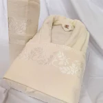 Set pentru 1 persoana - Royal Home Collection - halat si prosoape baie – ivoire cu decor floral - imagine 3
