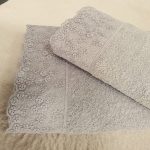 Set 2 prosoape baie Special Gift - 50x90 cm + 70x140 cm, 100% bumbac, cu dantela, gri - imagine 4