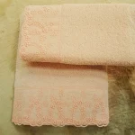 Set 2 prosoape baie Special Gift - 50x90 cm + 70x140 cm, 100% bumbac, cu dantela, rose - imagine 3